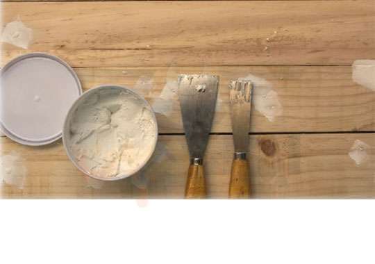 چسب بتونه خمیر نرم و چسبناکی است که برای درزگیری و شکاف مخصوصا برای بخاری استفاده می شود