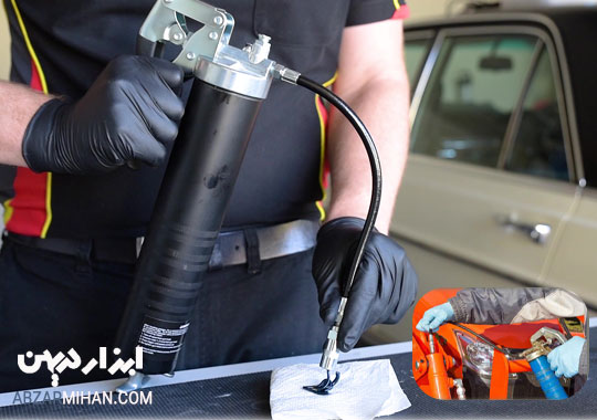 گریس پمپ دستی نسبت به انواع دیگر این ابزار، حجم کوچک تری داشته و نسبت به سایر دستگاه ها سبک تر است.