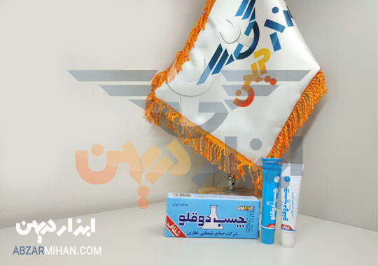 چسب دوقلو شفاف غفاری با قدرت چسبندگی بالا و کاملا بی رنگ مناسب برای چسباندن شیشه ، پلاستیک ، فلز